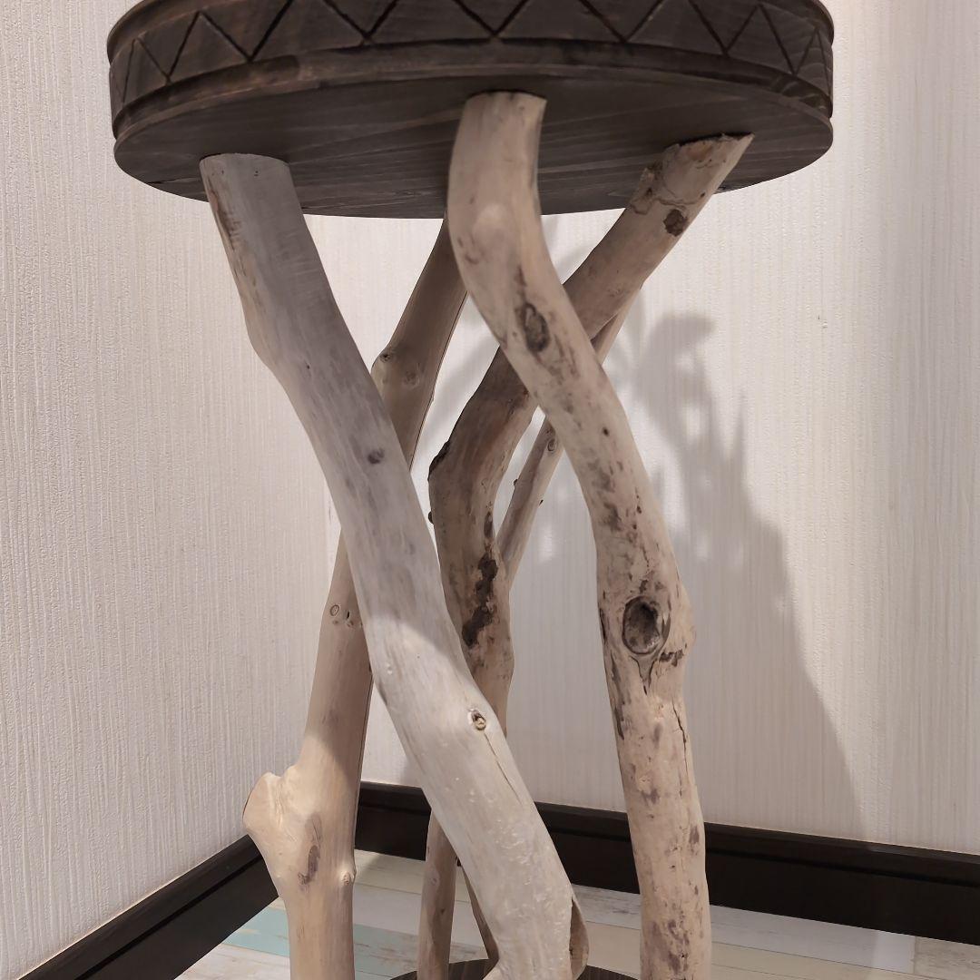 木と流木。アジアンテイスト円型ローサイドテーブル