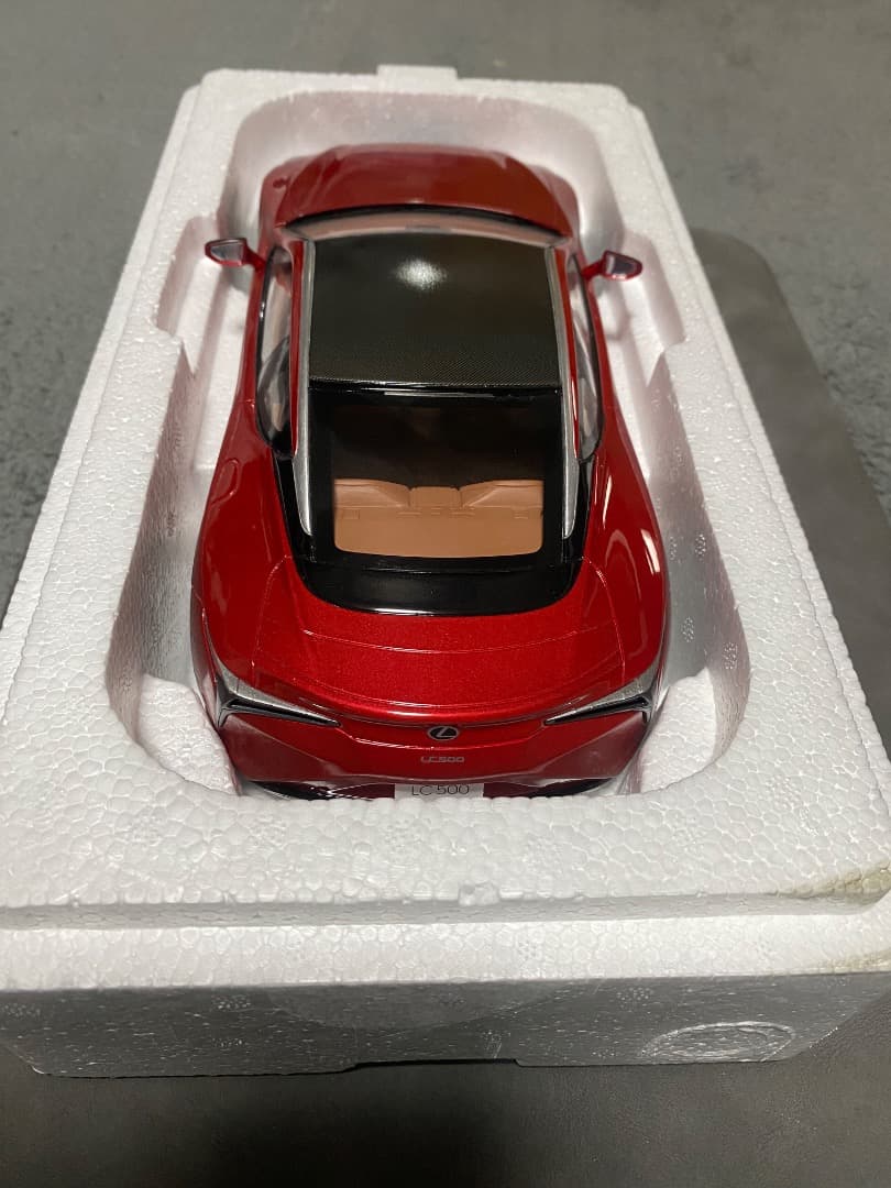 （希少品・限定品）KYOSHO samurai LEXUS LC500 1/18