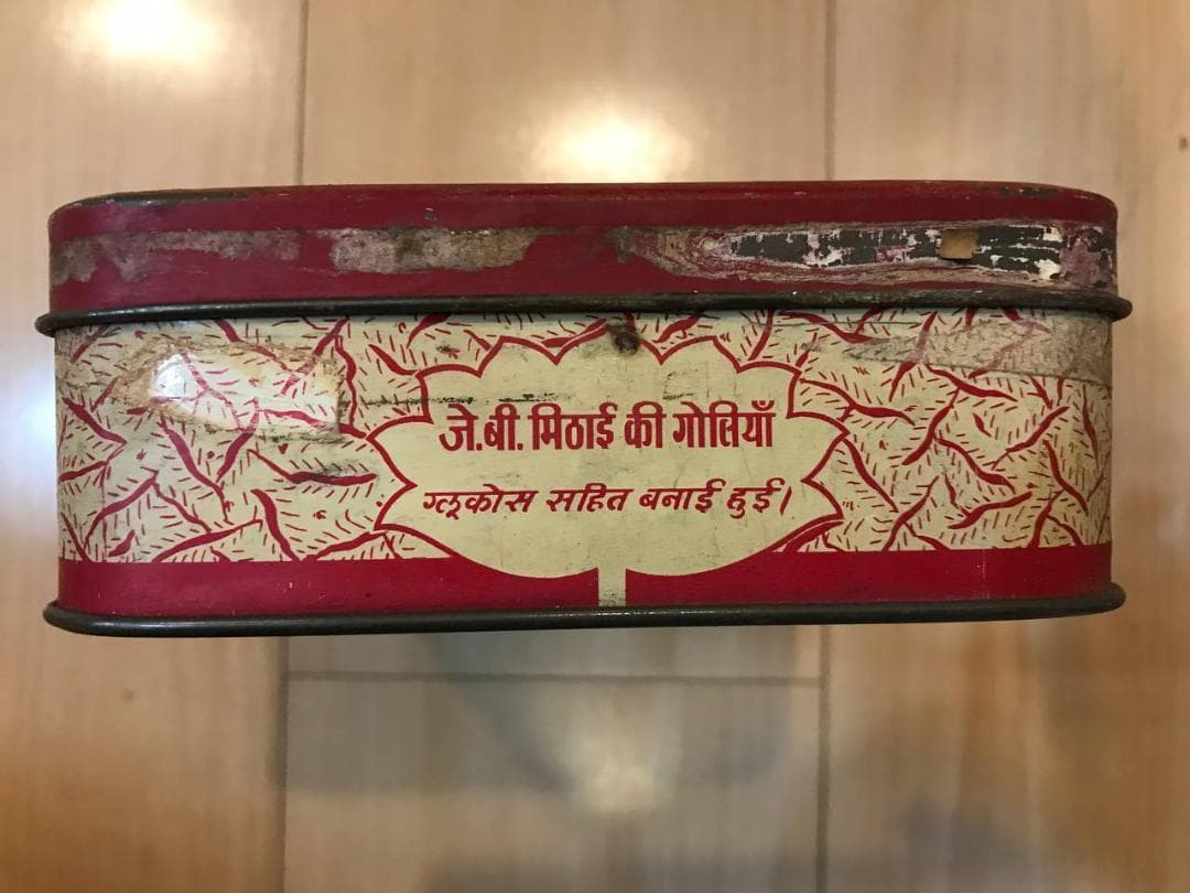 ブリキ缶　1950年代　インドのキャンディ缶　森の美女のリトグラフ