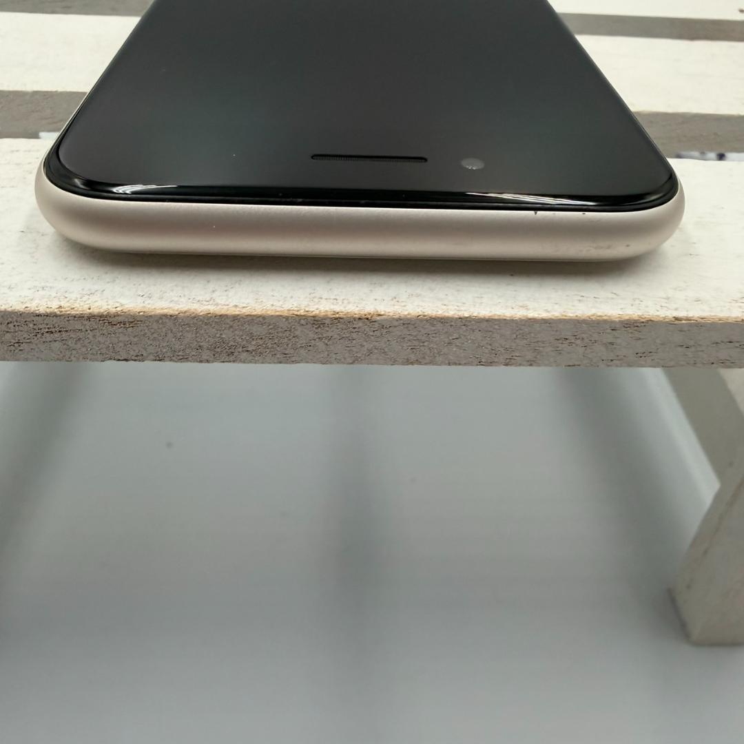 【美品】iPhone SE第3世代 64GB スターライト 321