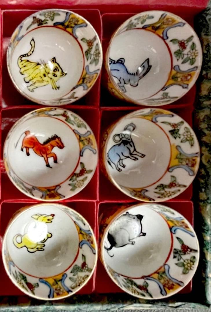❇️新品❗️希少極美品❣️十二干支 色絵 酒盃、茶碗、動物絵柄の陶器製12個客套セット