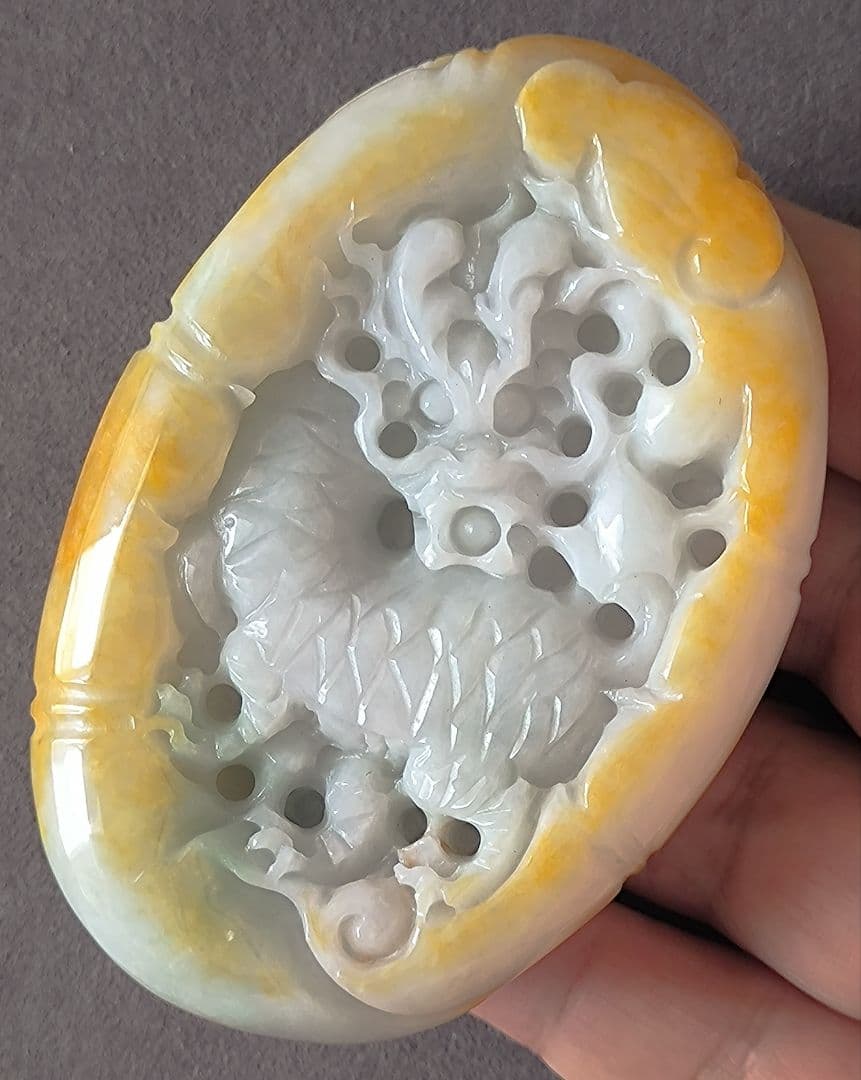 【特価】ミャンマー産黄色本翡翠の彫刻①