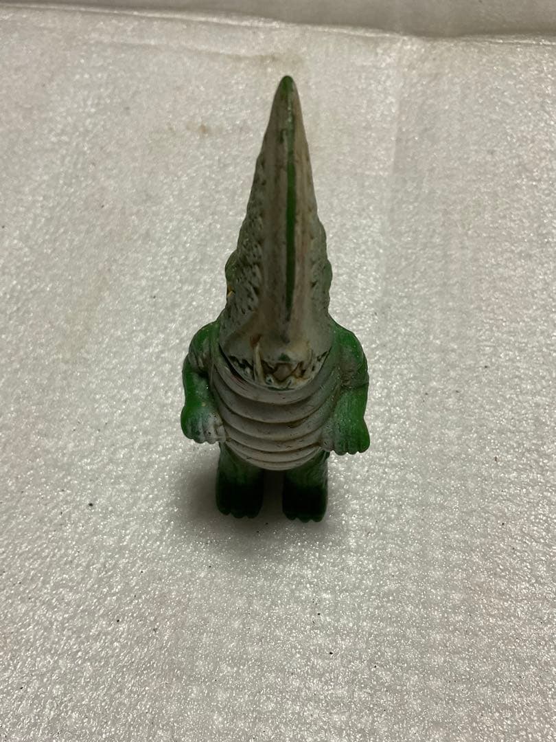 ギロン／ガメラ怪獣シリーズ。首が可動、10cm位。【包袋なし　社名不明？©️大映】