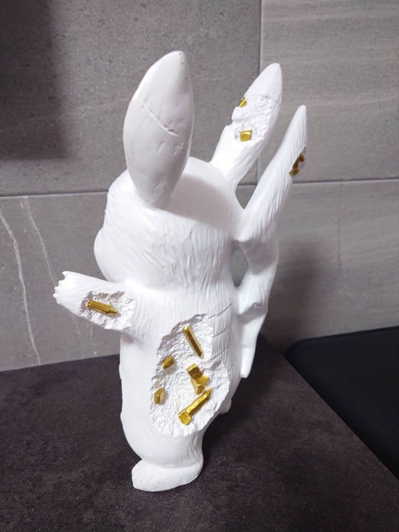 Kダニエルアーシャム　ピカチュウ　フィギュア　クリスタルゴールドカラー