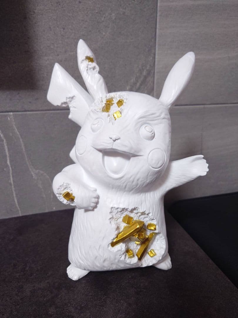 Kダニエルアーシャム　ピカチュウ　フィギュア　クリスタルゴールドカラー