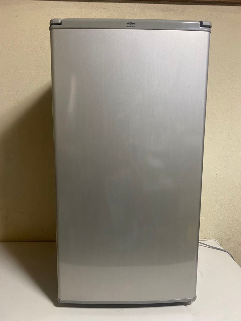 2012年製 AQUA 1ドア冷蔵庫 AQR-81A 75L 冷凍スペース付き