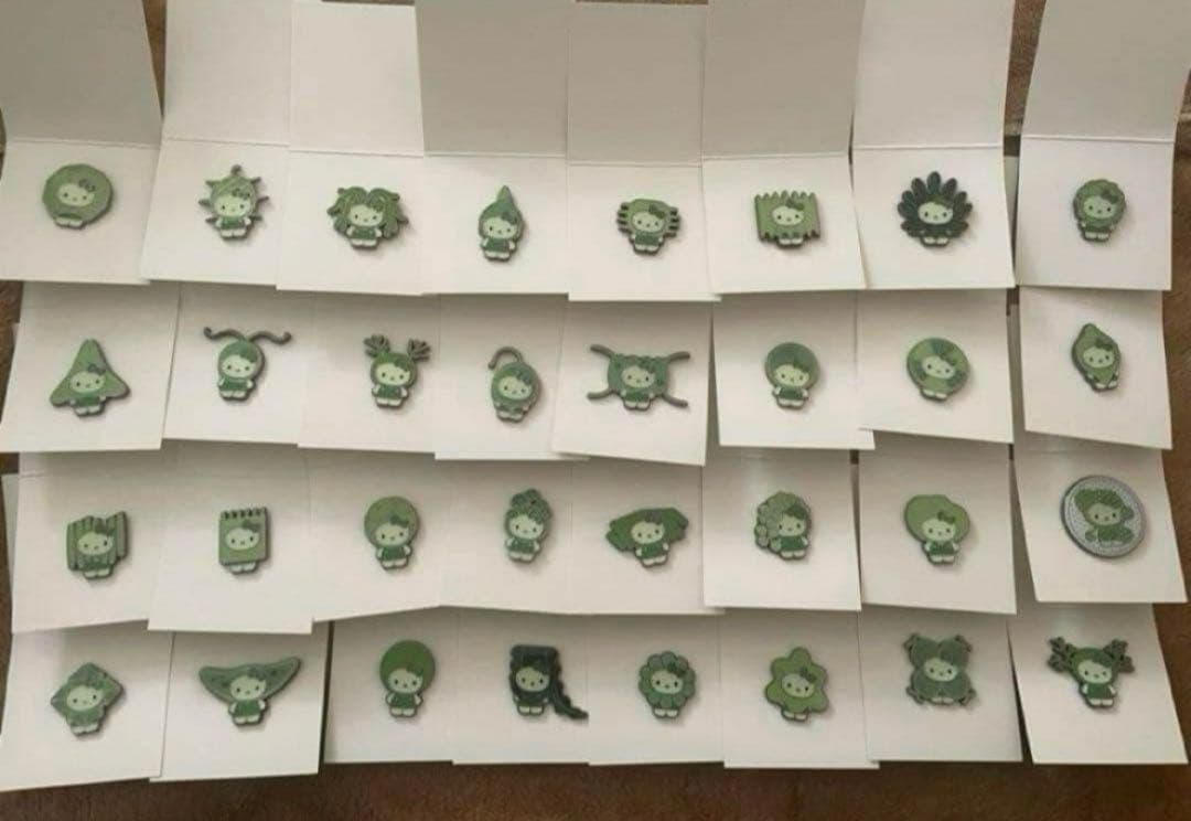 大阪　関西　万博 日本館　藻類　キティ　ピンバッジ　32種　コンプリート セット