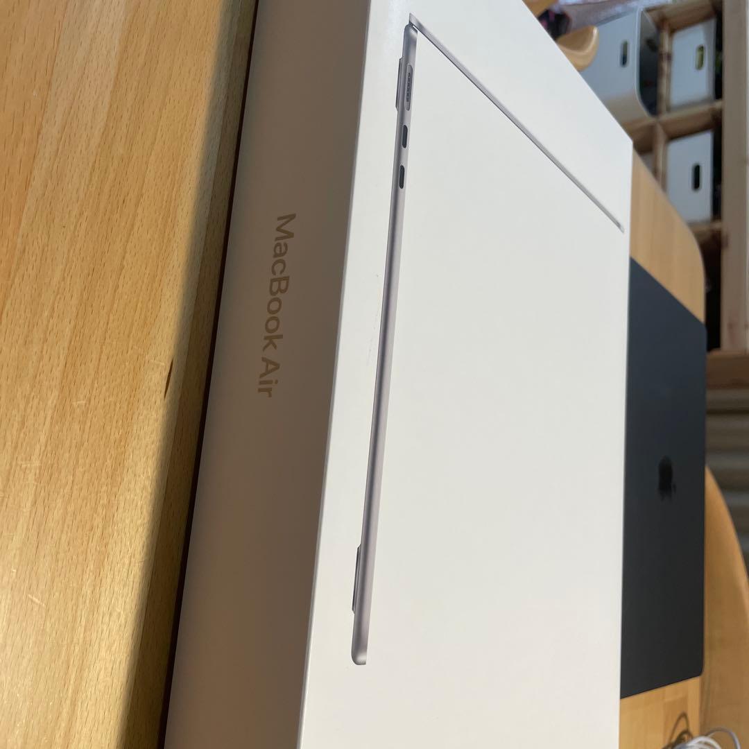 Apple MacBook Air 13インチ　M3 スペースグレー