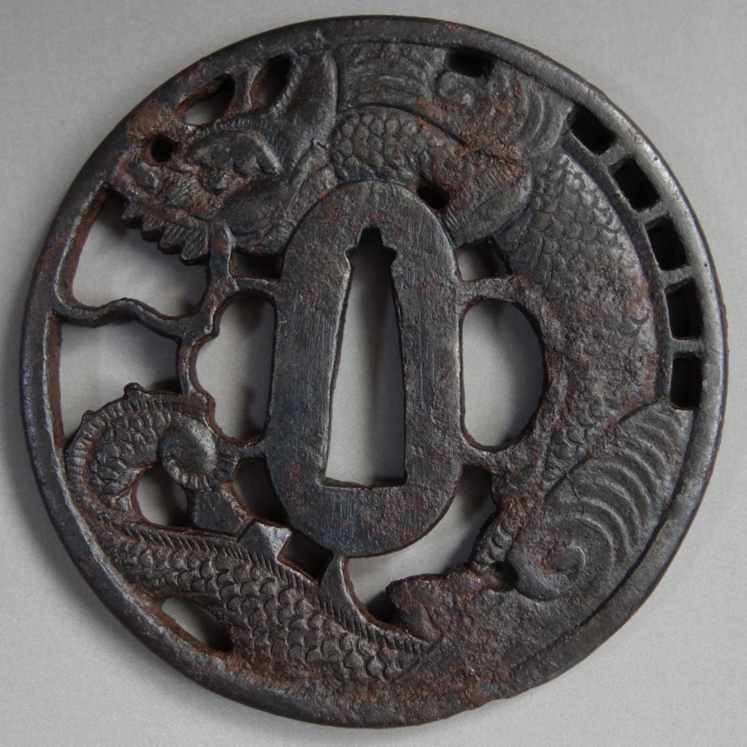 【 記内 雲龍図透鍔 】 鍔 鐔 鉄地 刀装具 日本刀 武具 骨董 アンティーク