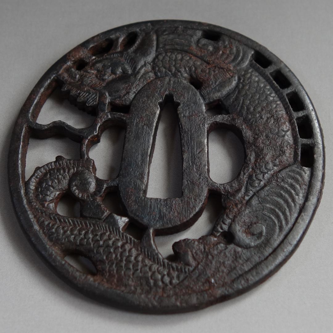 【 記内 雲龍図透鍔 】 鍔 鐔 鉄地 刀装具 日本刀 武具 骨董 アンティーク