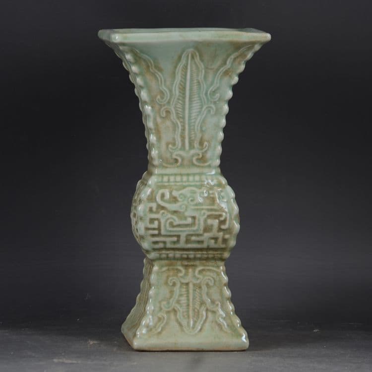 豆青釉四方竜紋花觚  景徳鎮 陶磁器 装飾品 現代工芸品美術品 置物