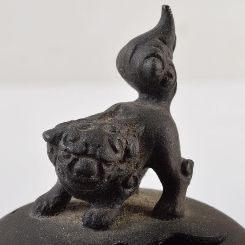 中国　古銅宣徳銅　獅子摘　刻漢詩文　三つ足香炉　N　9001