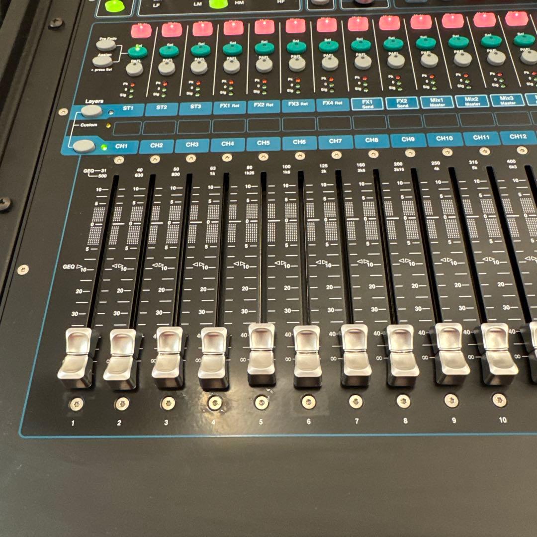 ALLEN&HEATH Qu-16c (SKBケース付き)