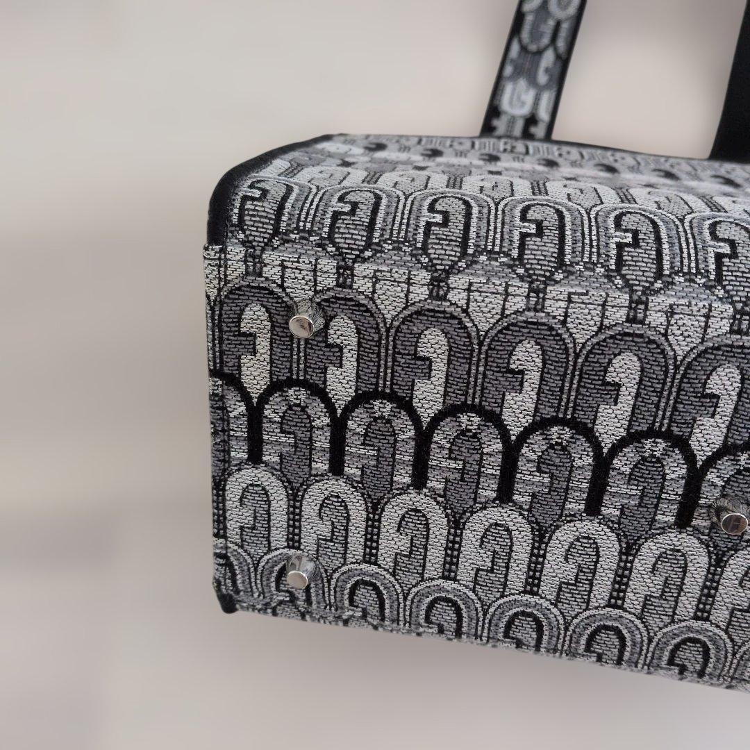 最終値下げFURLA アーチ模様 ショルダーバッグ