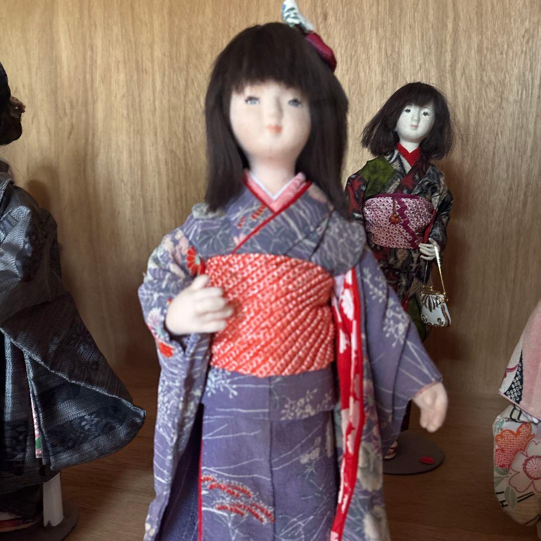 ①紫色の着物の和服人形