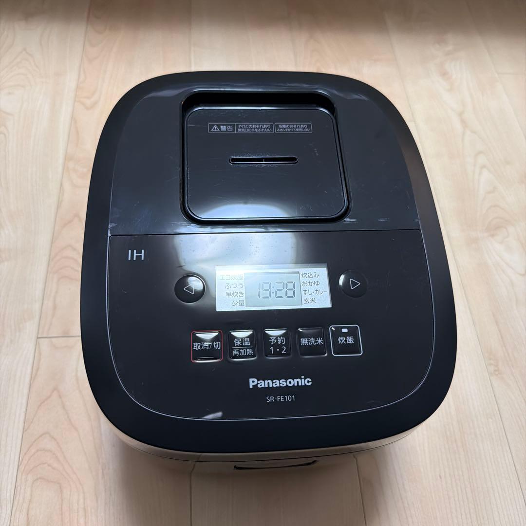 パナソニック炊飯器　Panasonic SR-FE101