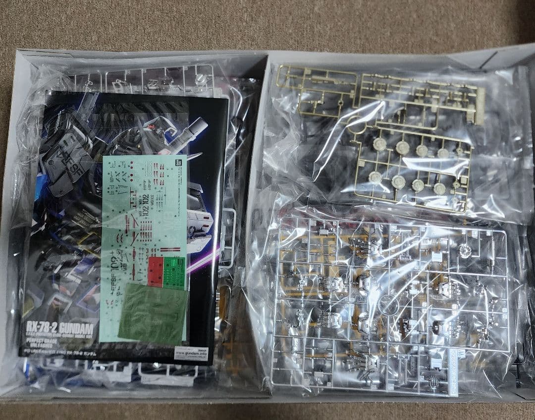 PG UNLEASHED 1/60 RX-78-2 ガンダム と　クリア外装