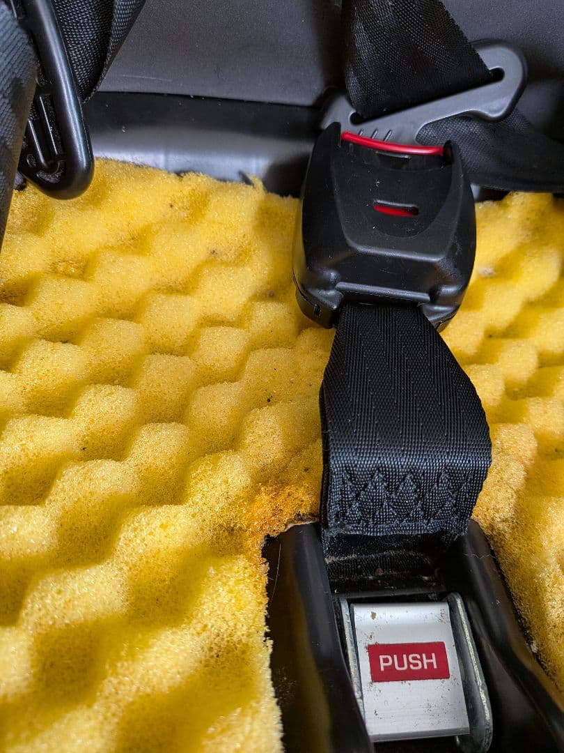 COMBIチャイルドシート新生児〜