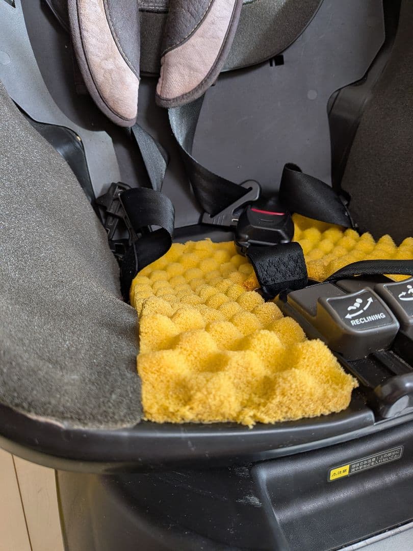 COMBIチャイルドシート新生児〜