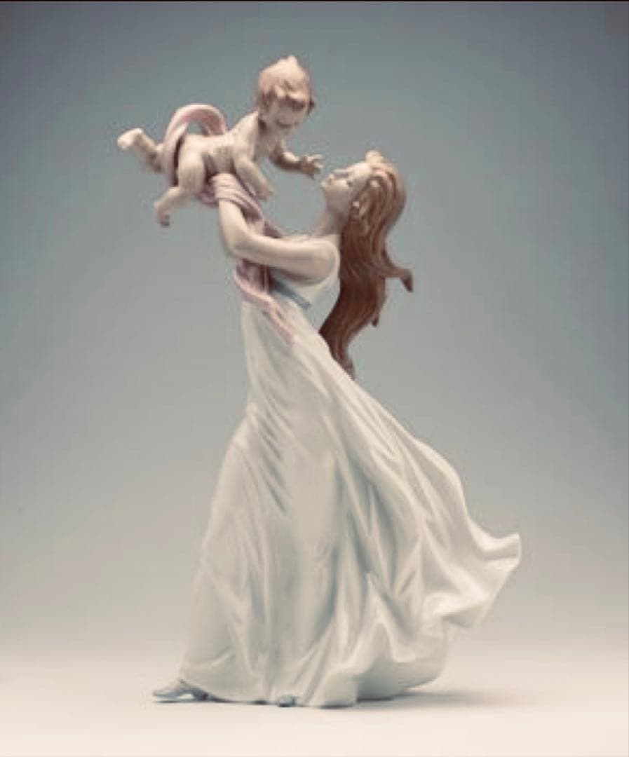 リヤド(LLADRO) 幸福の瞬間/母子像