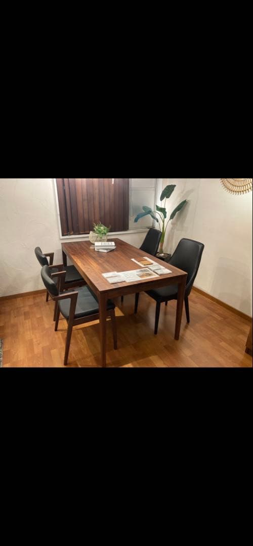 【美品】クラスティーナ ダイニングテーブル（4人掛け ※小傷あり