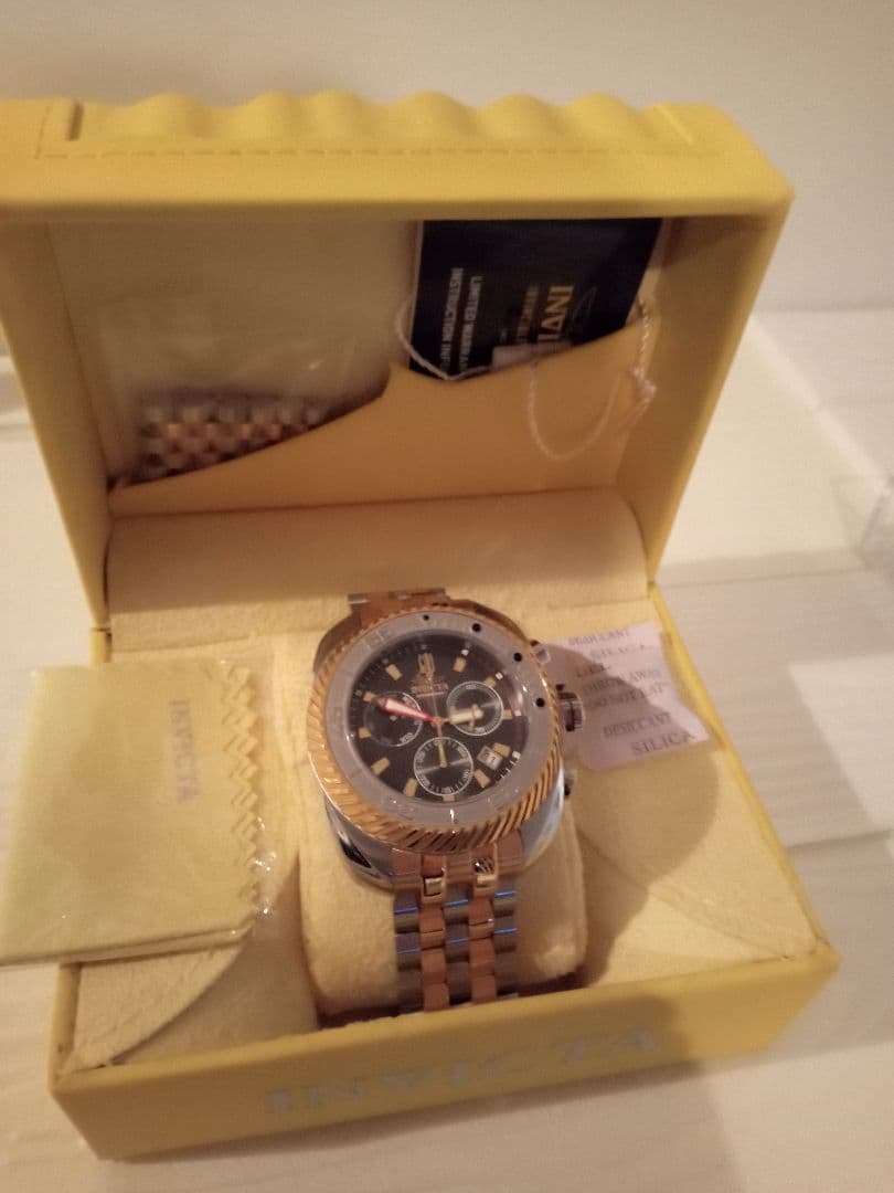 Invicta ゴールド/ブラック 腕時計