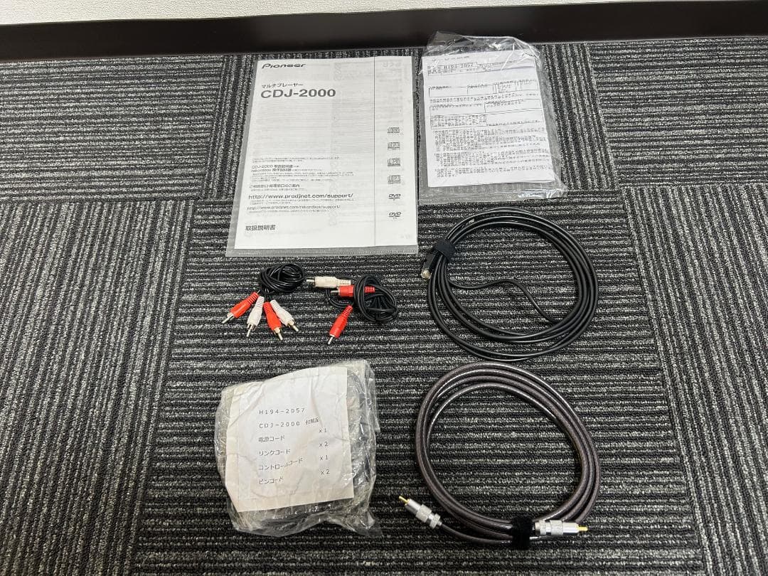 Pioneer CDJ-2000 (専用ケース付き) ①