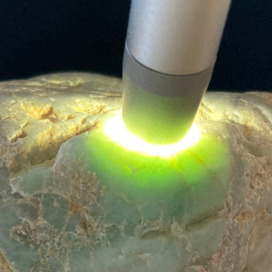 糸魚川翡翠　海中翡翠　原石　242.5ｇ