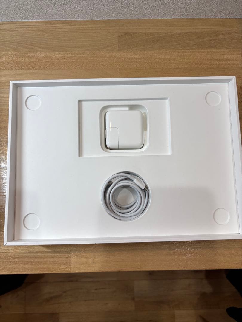 MacBook本体 Apple MacBook Air (M1, 2020)