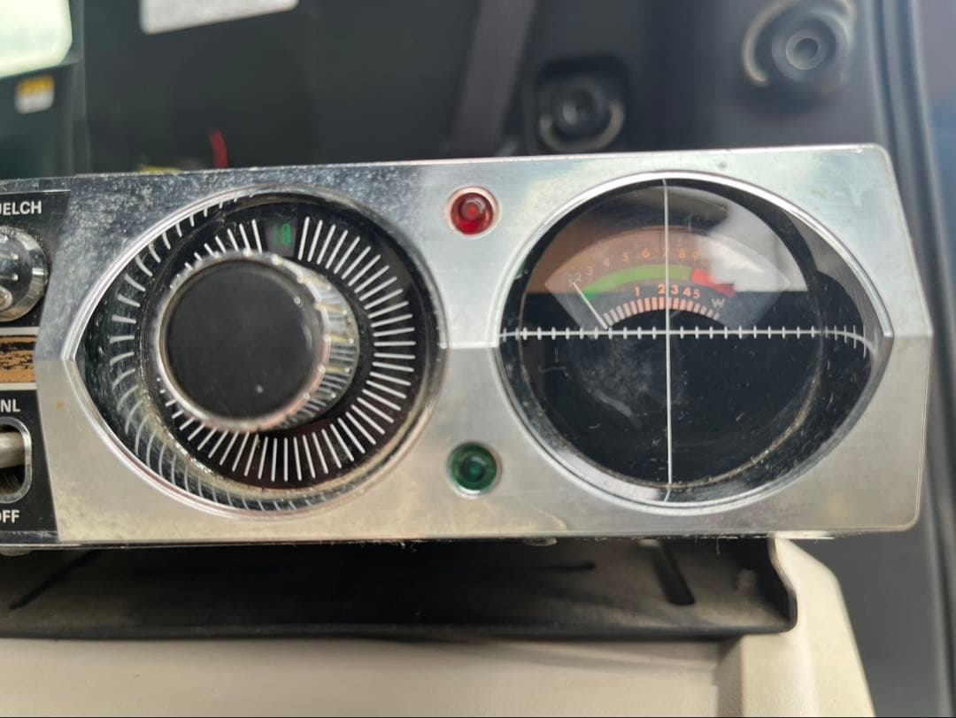 当時のレトロ無線機 受信機 多機能モデル