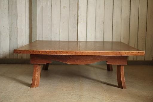 古い木製無垢材のテーブル　座卓