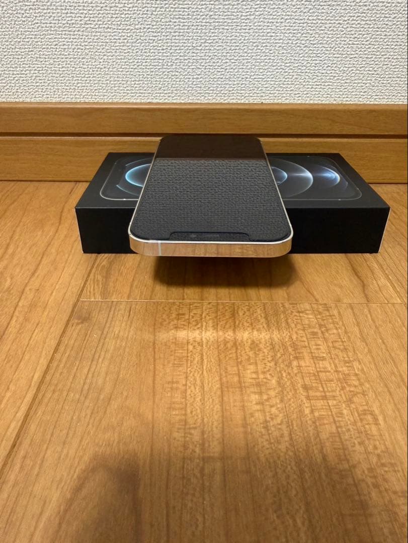 iPhone 12 Pro 128GB 本体 保護フィルム付き