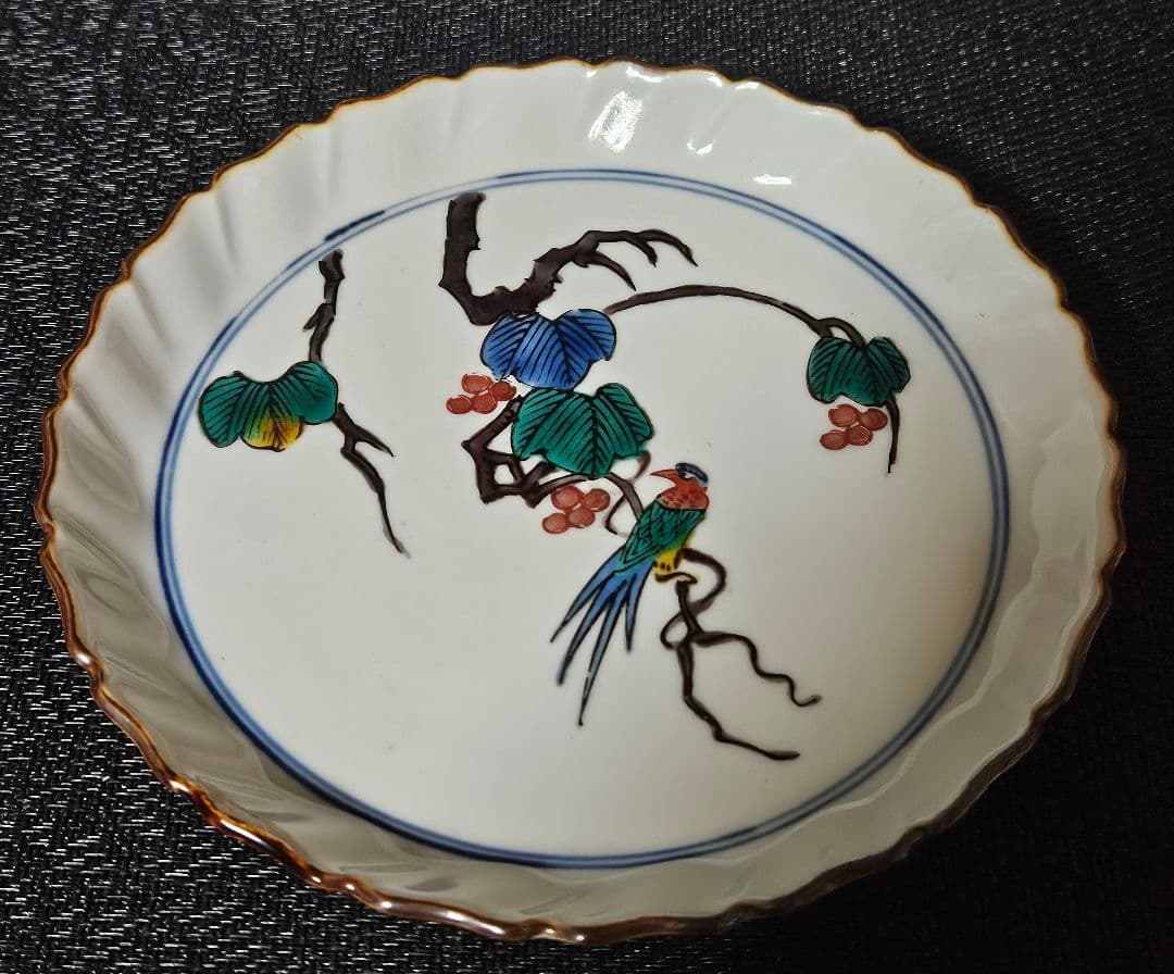 江戸時代末期～明治時代　古九谷　色絵　木の実に鳥の図　【二重角福】　紅縁輪花皿