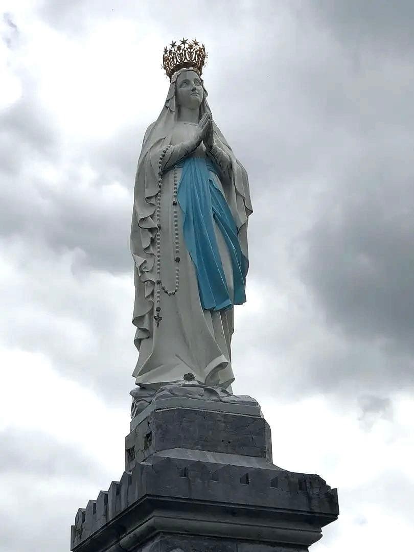 (聖地巡礼)(フランス・ルルド地方)ルルドの泉でくんだ奇跡の聖水＊大容量