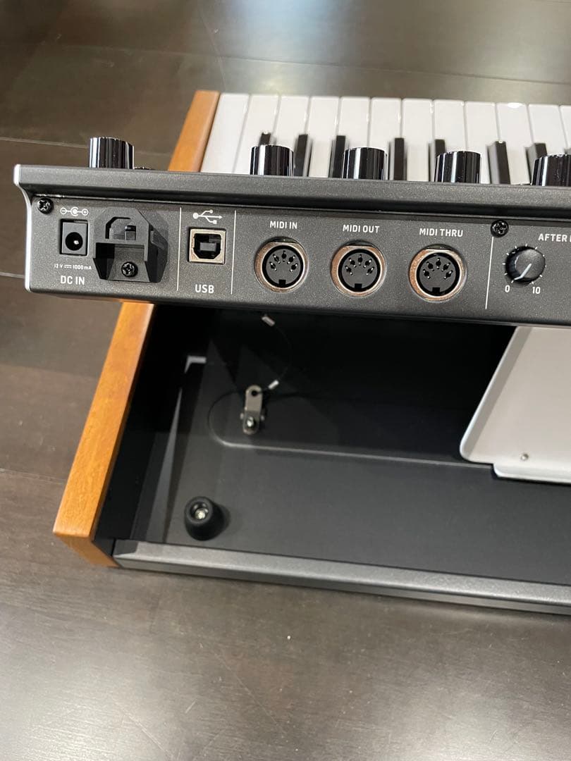 ベリンガー poly d BEHRINGER POLY D