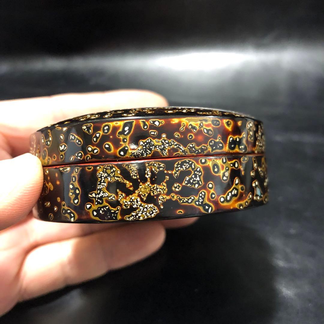 究極の美◼️蔵から夜空一面に美しい花火のような見事な漆塗りの香壺？入れ物が出て来た