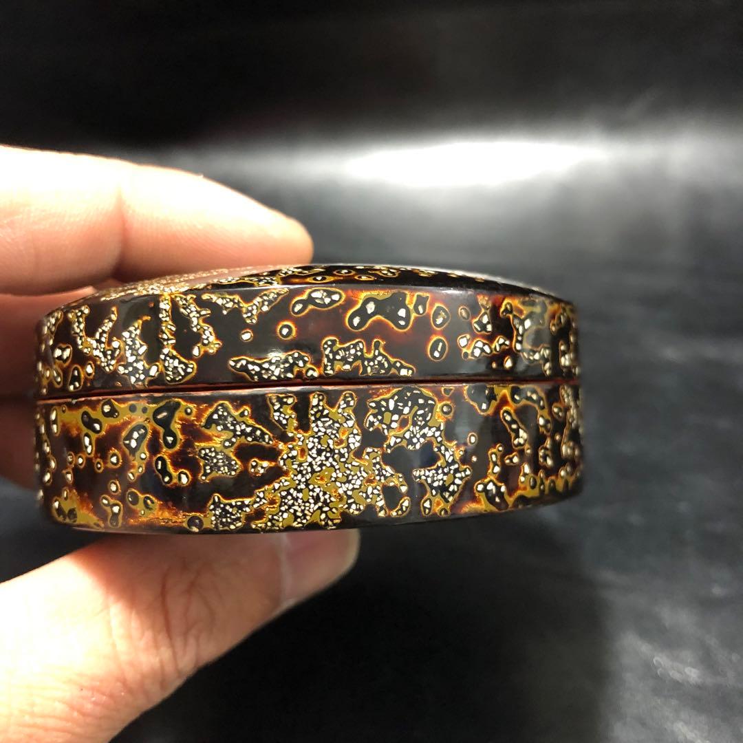 究極の美◼️蔵から夜空一面に美しい花火のような見事な漆塗りの香壺？入れ物が出て来た