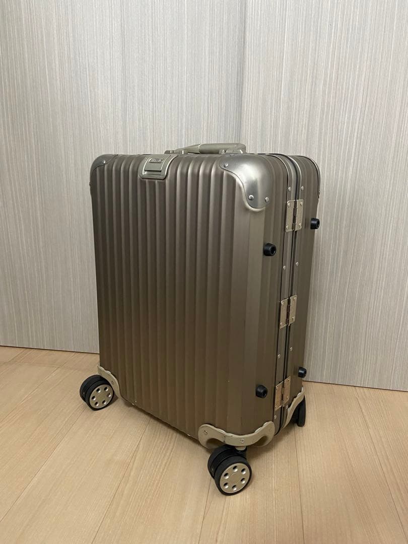 y*b様 リモワ RIMOWA TITANIUM 56 48L 945.56