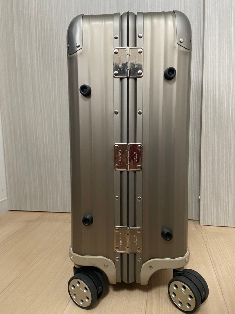 y*b様 リモワ RIMOWA TITANIUM 56 48L 945.56
