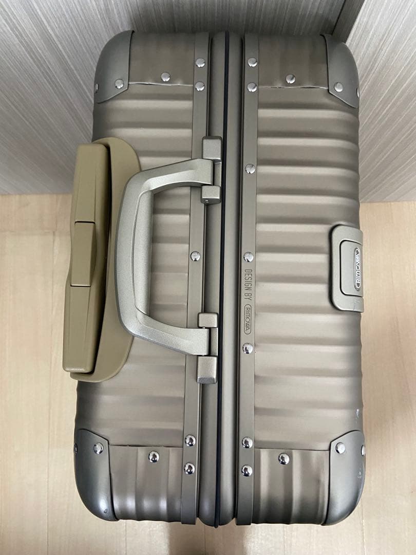 y*b様 リモワ RIMOWA TITANIUM 56 48L 945.56