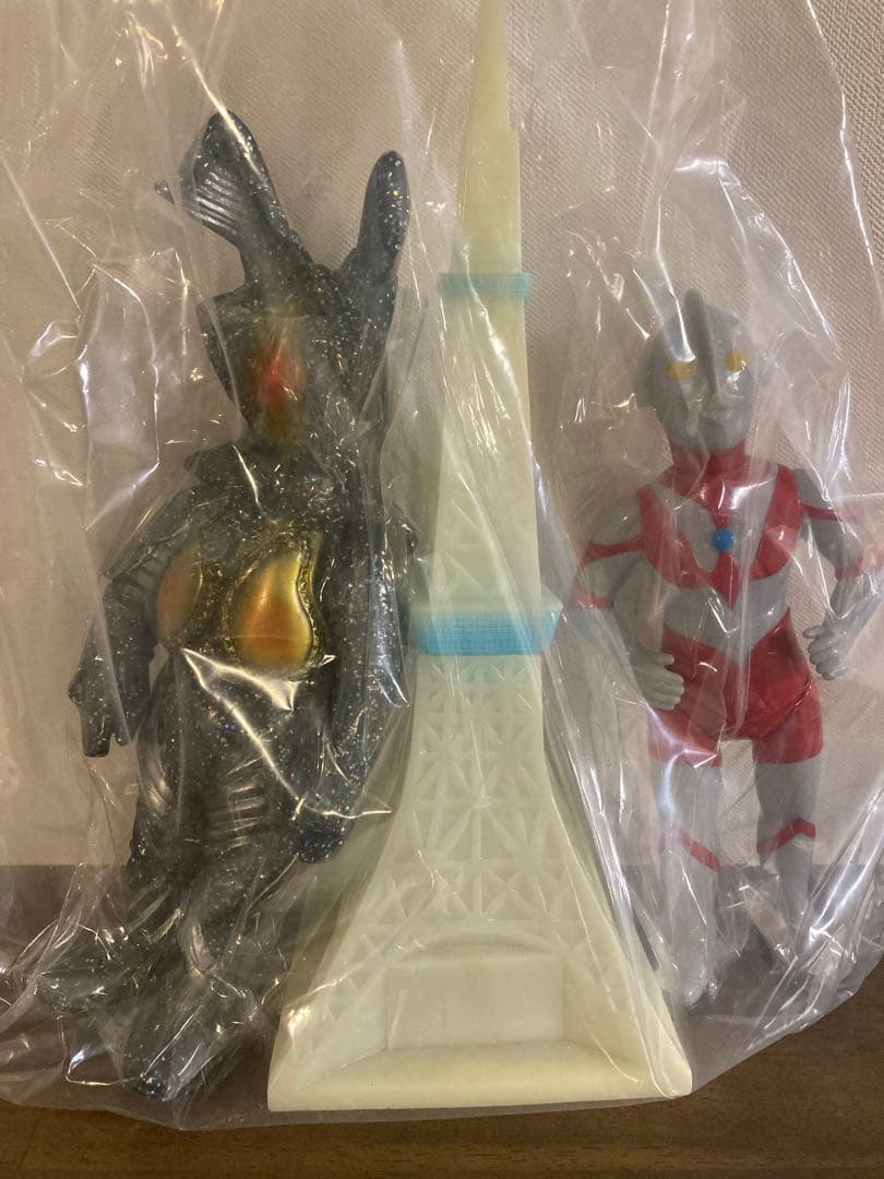 【未開封品】マルサン ウルトラマン対ゼットン 350