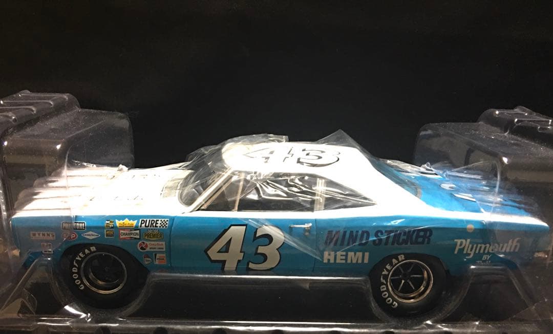 NASCAR 1968 プリムス　ロードランナー　スーパーバード　ペティ