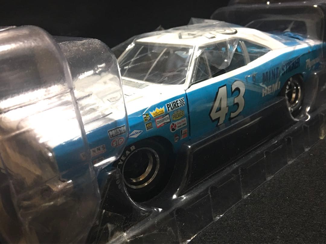 NASCAR 1968 プリムス　ロードランナー　スーパーバード　ペティ