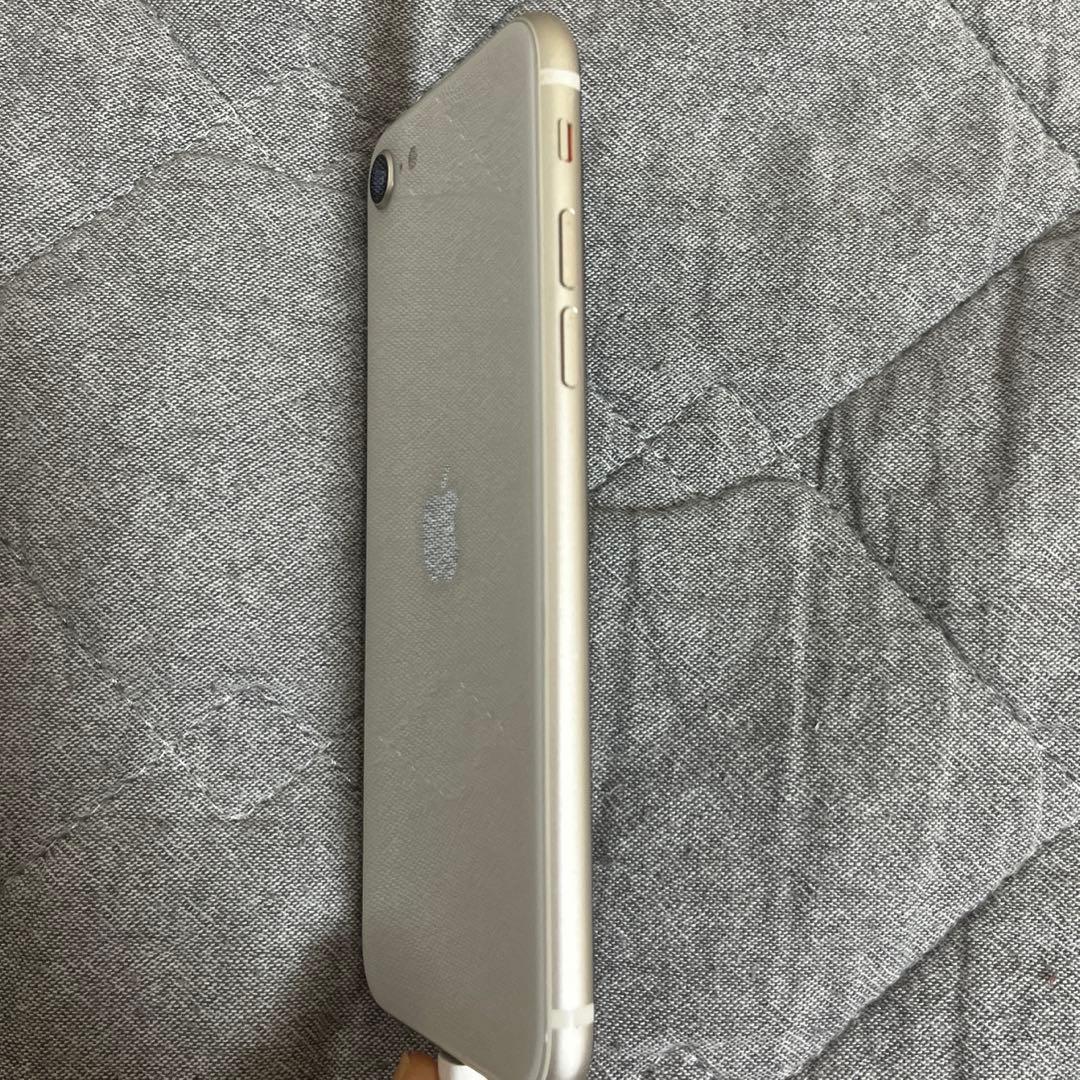 iPhoneSE 第3世代 スターライト 64GB 本体【ほぼ未使用品】