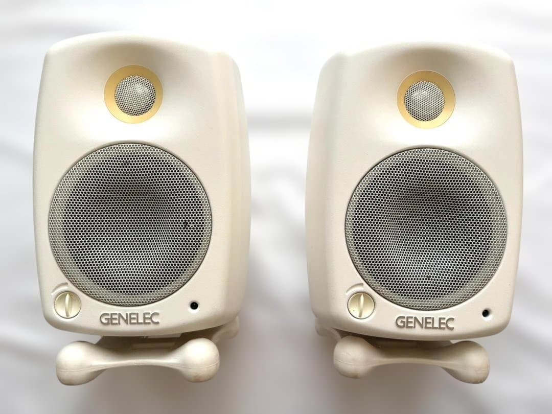 値下 GENELEC 8020B ホワイト スタジオモニタースピーカー　ペア