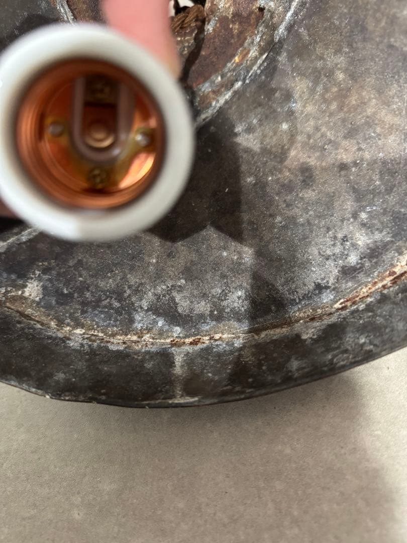 大きなブリキシェードのペンダントライト　古道具　照明　リメイク　ブロカント