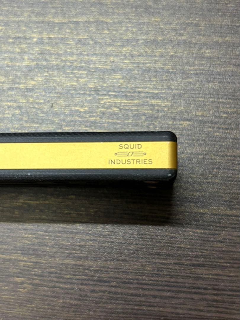 バタフライナイフトレーナー　Squid industries Nautilus