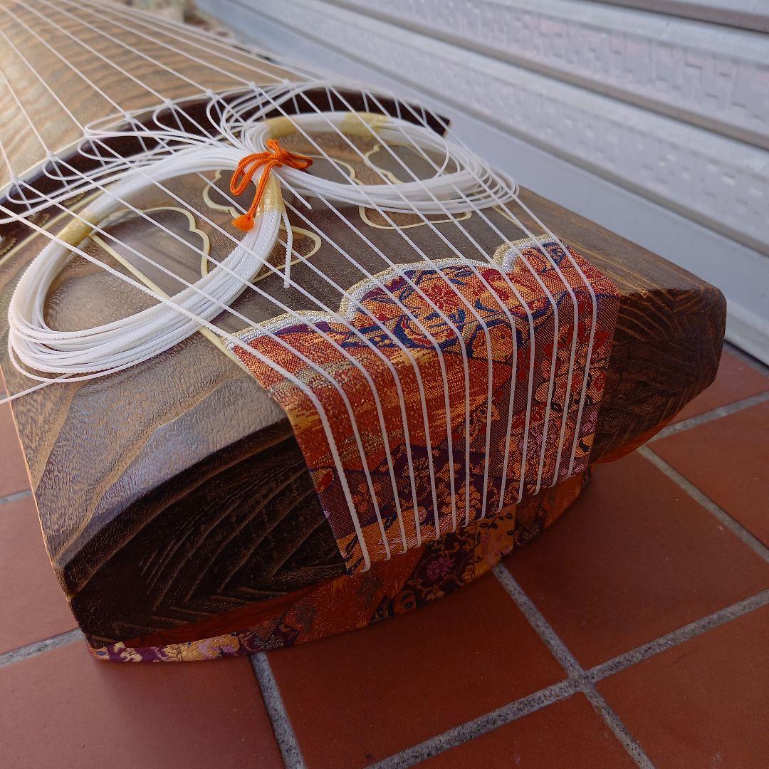 和楽器 琴 くり甲 紅木 上角巻 琴柱付属