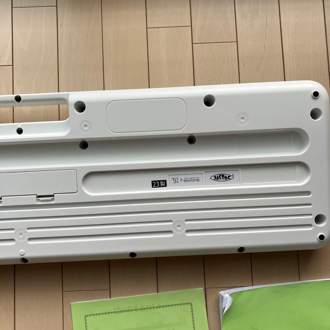 CASIO LK-330 Casioton光ナビゲーションキーボード　61鍵盤