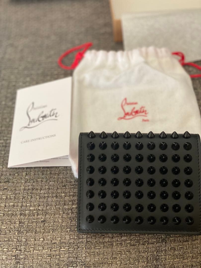 クリスチャンルブタン☆二つ折りコンパクト財布　新品未使用品 国内正規品☆